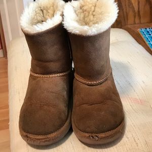 Toddler uggs size 9